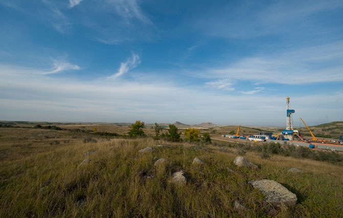 President Trump signs executive order that eliminates restrictions on fossil fuel production President Trump signs executive order that eliminates restrictions on fossil fuel production